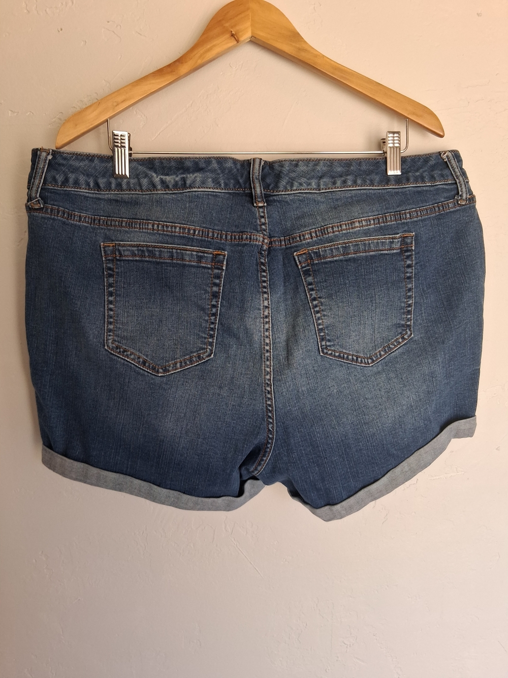 Torrid Denim Shorts Size 20 Plus Blue Mid Rise Cuffed Stretch Jean Shorts Summer - Picture 4 of 8
